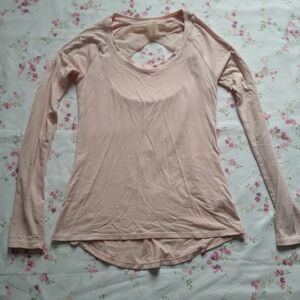 pink workout top